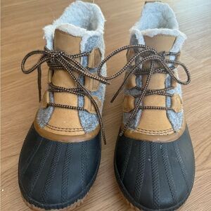 Sorel Women's Black, Tan, and Gray Winter Boots